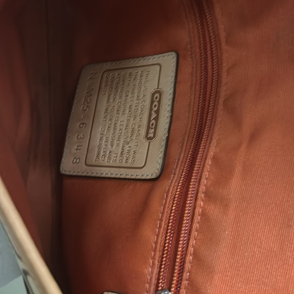 Coach vintage bag from ‘02. Good condition a few wear marks. Canvas and leather - Picture 4 of 7